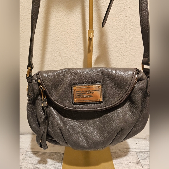 Marc Jacobs Handbags - Marc Jacobs Gray Leather Crossbody Bag EUC